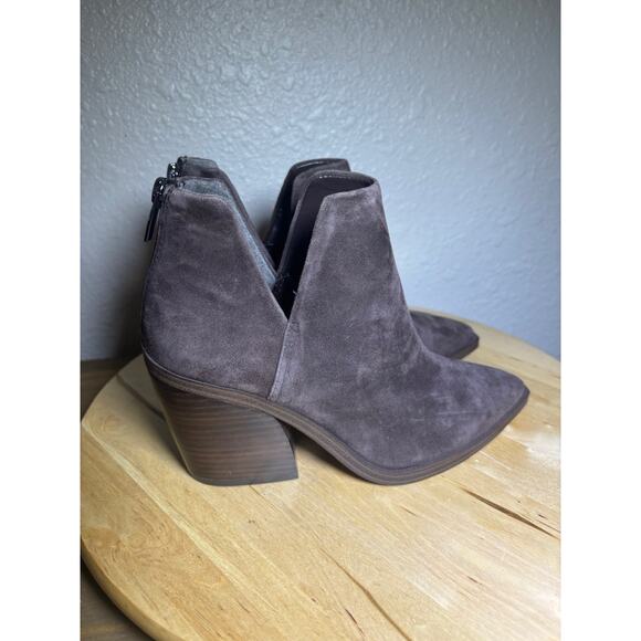 Vince Camuto Dark Brown Suede Leather Gigietta Ankle Booties NWOT size 7.5 - Picture 2 of 9